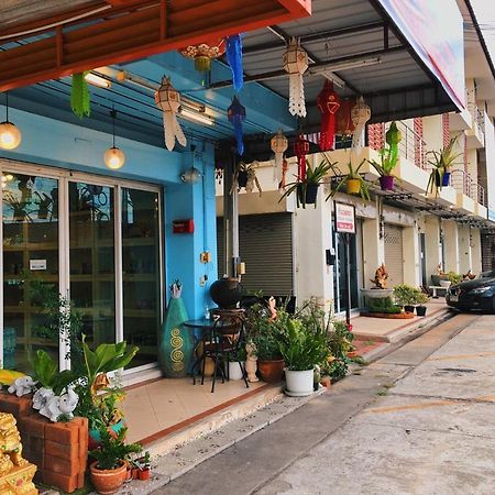 Aekkalukthai Hostel Rayong Esterno foto