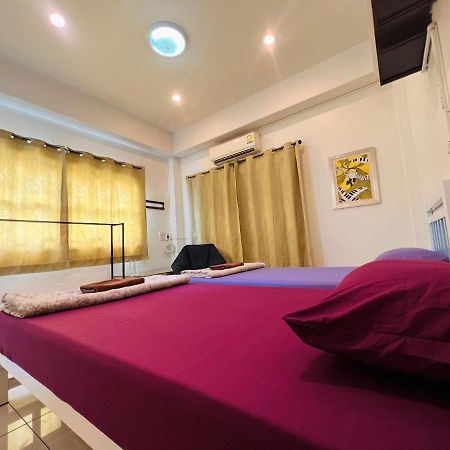 Aekkalukthai Hostel Rayong Esterno foto