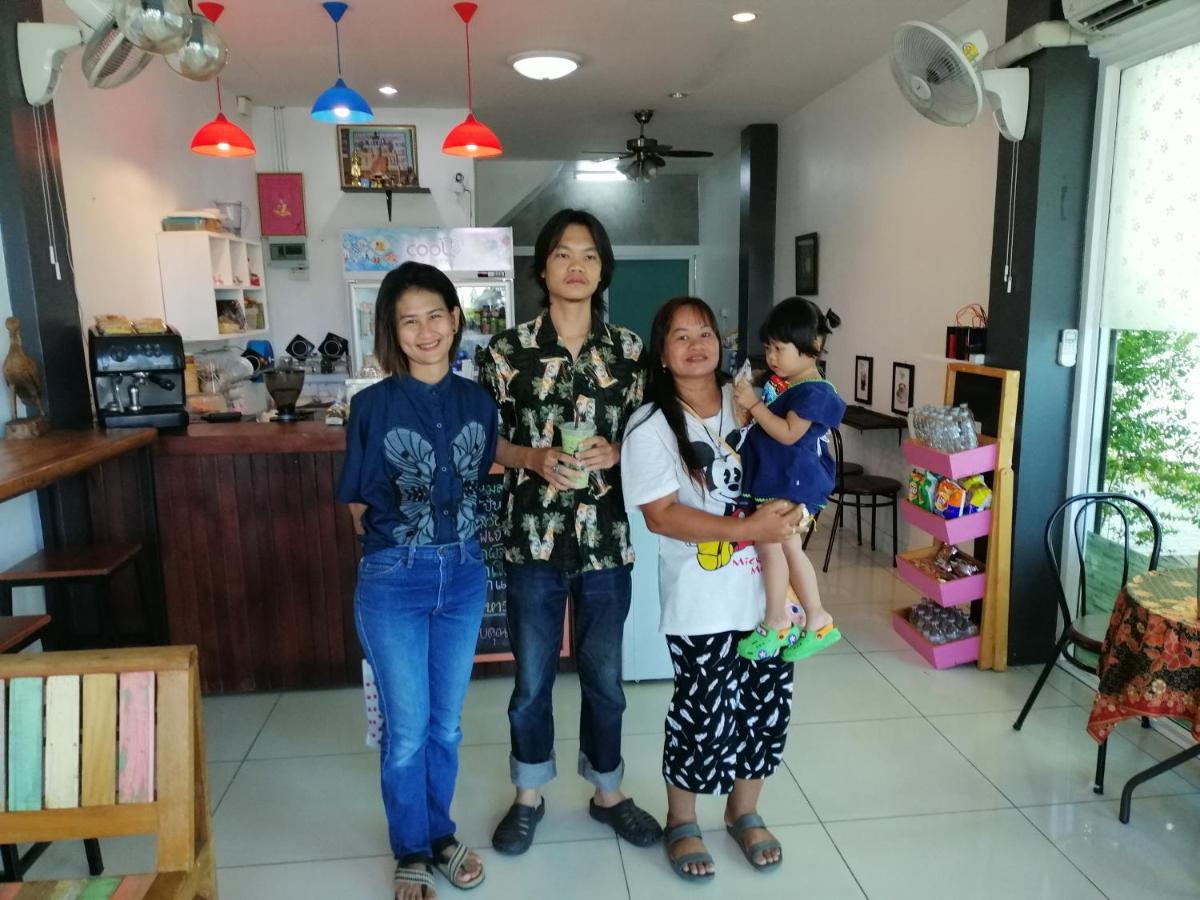 Aekkalukthai Hostel Rayong Esterno foto