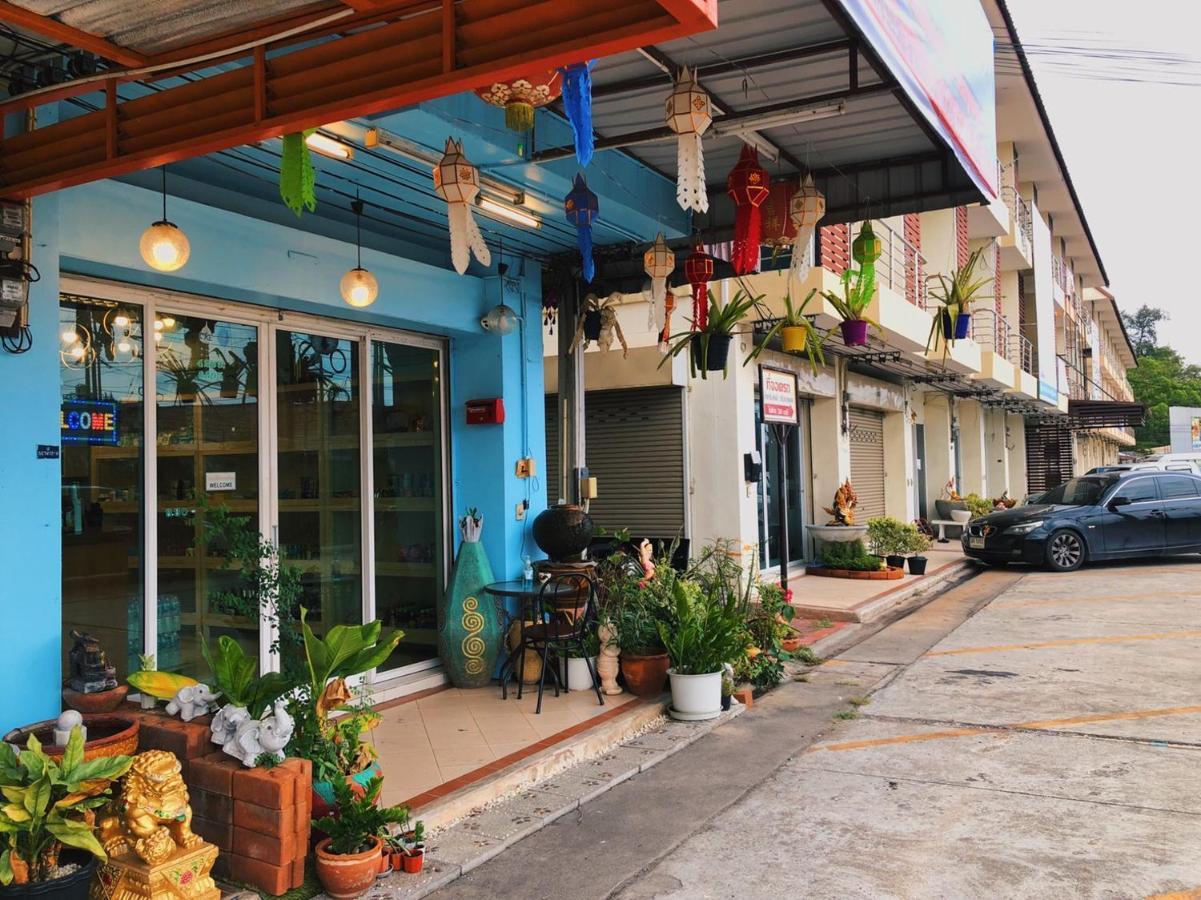 Aekkalukthai Hostel Rayong Esterno foto
