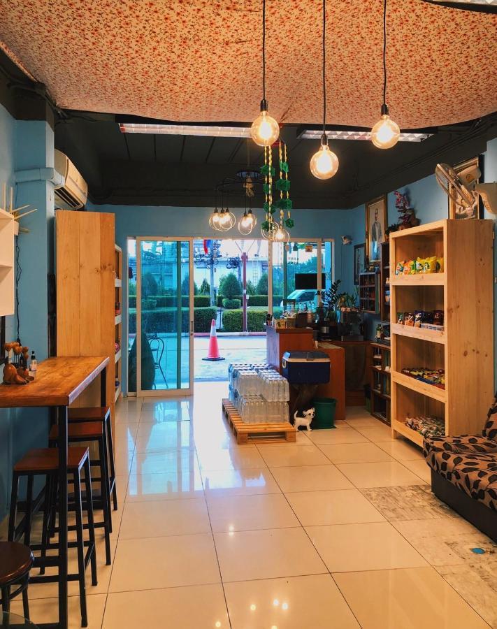 Aekkalukthai Hostel Rayong Esterno foto