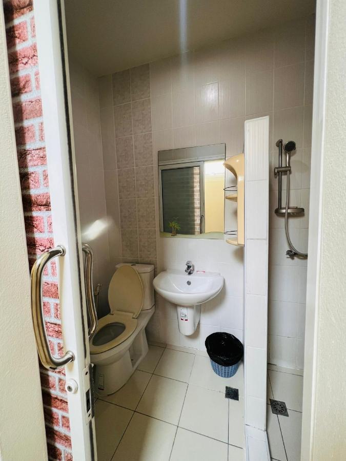 Aekkalukthai Hostel Rayong Esterno foto