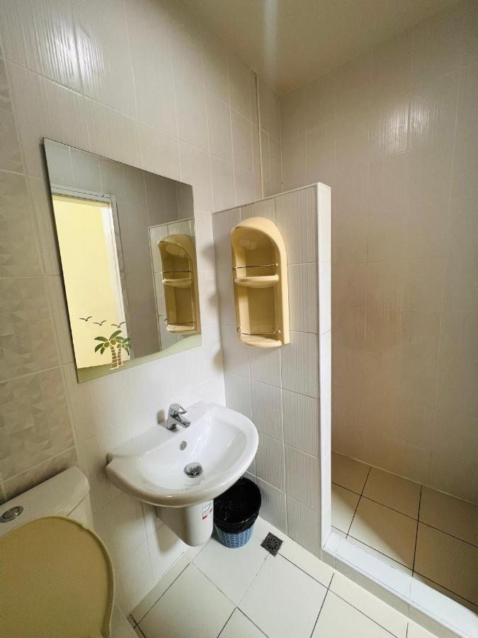 Aekkalukthai Hostel Rayong Esterno foto