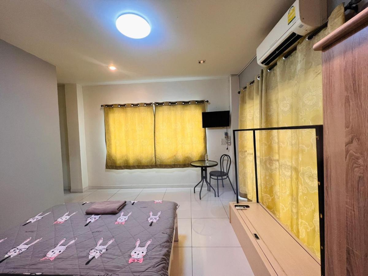 Aekkalukthai Hostel Rayong Esterno foto