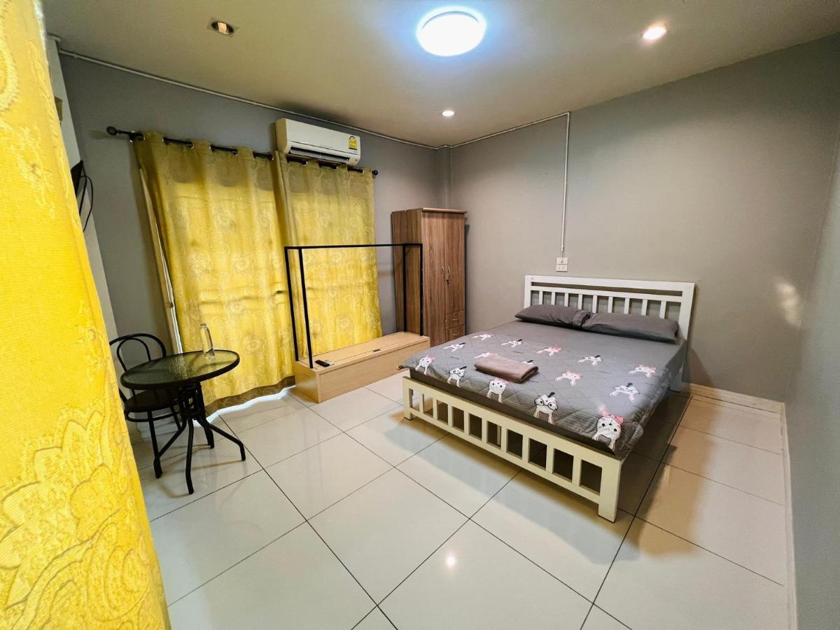 Aekkalukthai Hostel Rayong Esterno foto