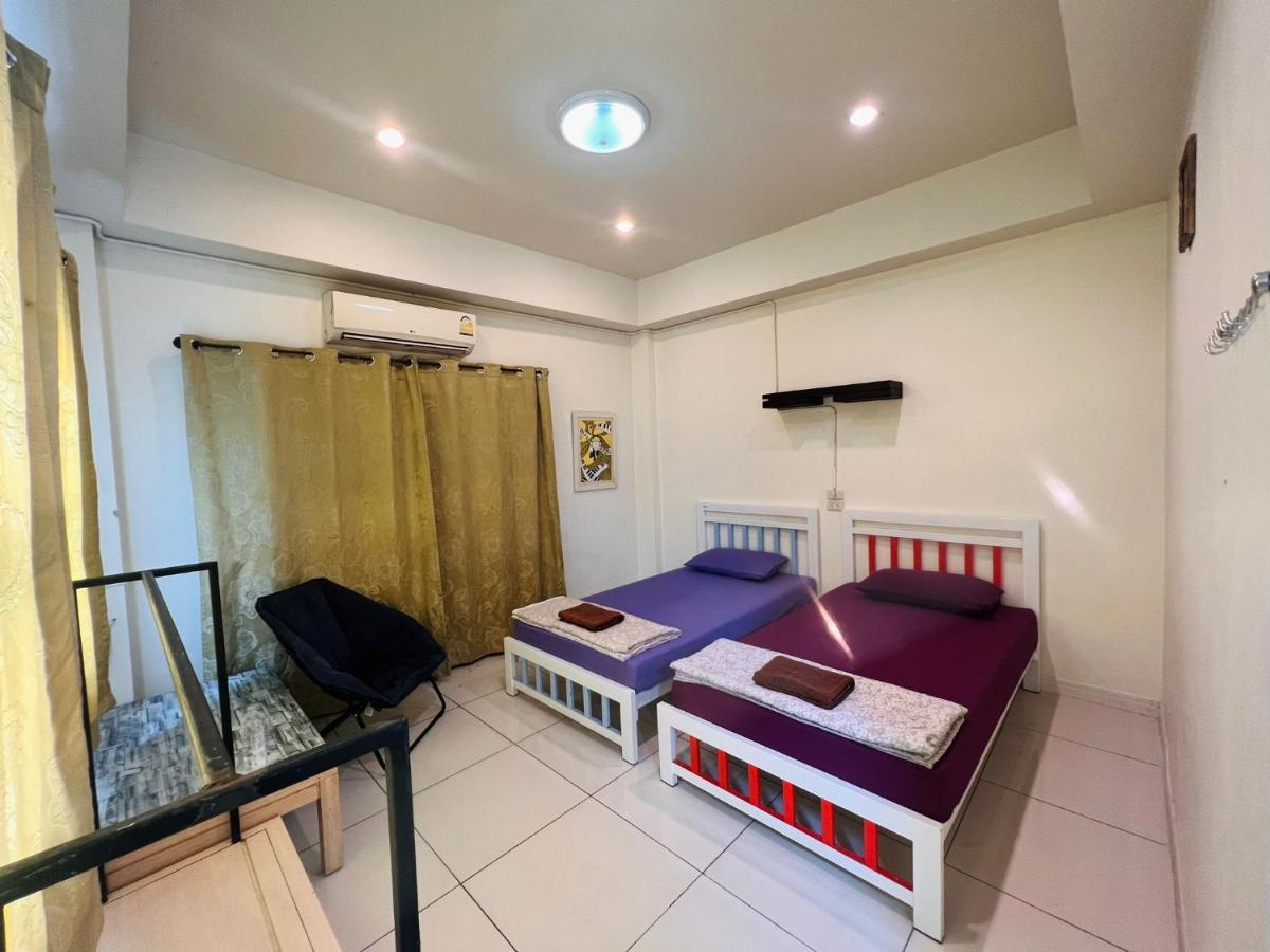 Aekkalukthai Hostel Rayong Esterno foto