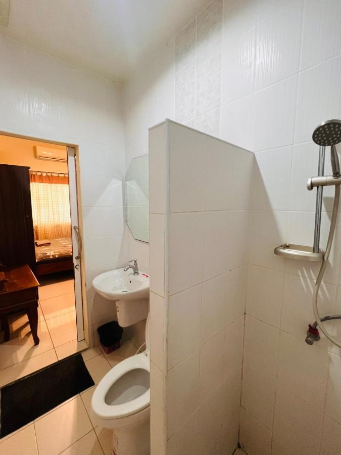 Aekkalukthai Hostel Rayong Esterno foto