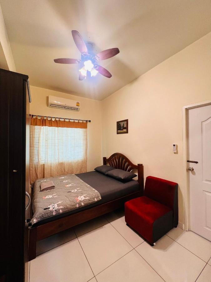 Aekkalukthai Hostel Rayong Esterno foto