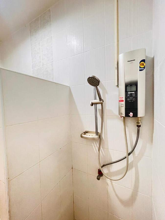 Aekkalukthai Hostel Rayong Esterno foto