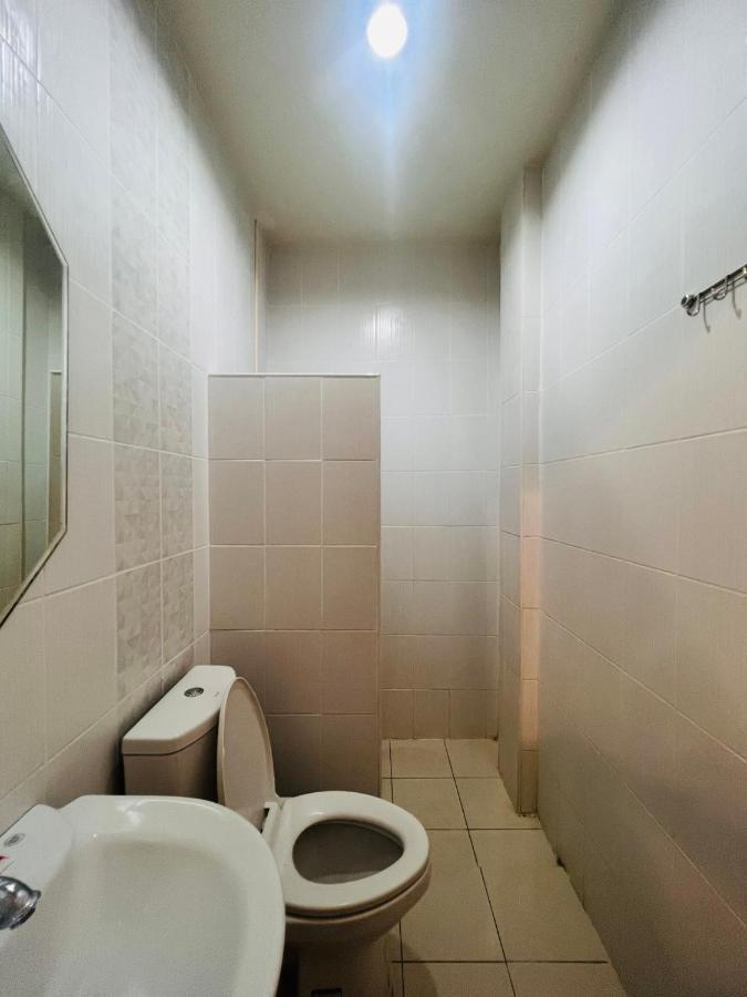 Aekkalukthai Hostel Rayong Esterno foto